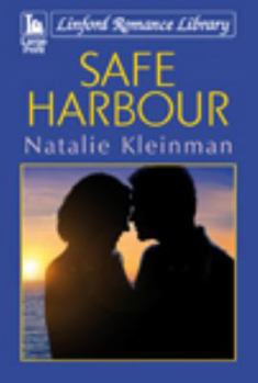 Paperback Safe Harbour [Large Print] Book