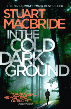 Paperback In the Cold Dark Ground (Logan McRae) Book