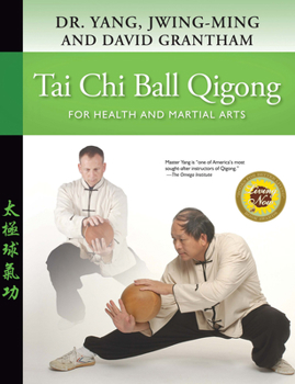 Paperback Tai Chi Ball Qigong: For Health and Martial Arts Book