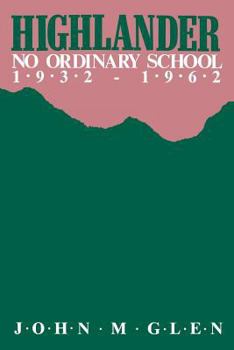 Paperback Highlander: No Ordinary School 1932-1962 Book