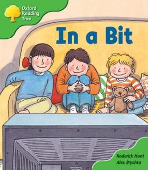 Paperback Oxford Reading Tree: Stage 2: First Phonics: in a Bit Book