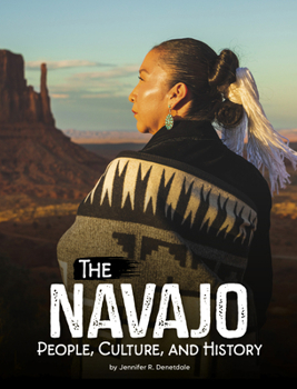Paperback The Navajo: People, Culture, and History Book