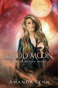 Paperback Blood Moon: A Riley Hunter Novel Book