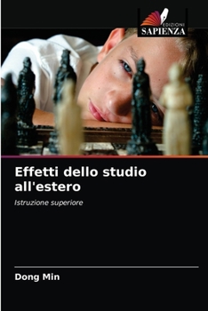 Paperback Effetti dello studio all'estero [Italian] Book