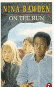Paperback On the Run (Puffin Books) Book