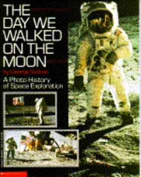 Paperback The Day We Walked on the Moon Book