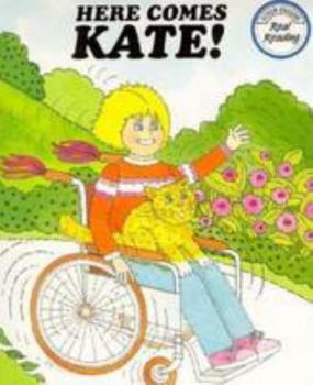 Paperback Here Comes Kate! Book