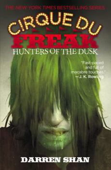 Paperback Cirque Du Freak: Hunters of the Dusk Book