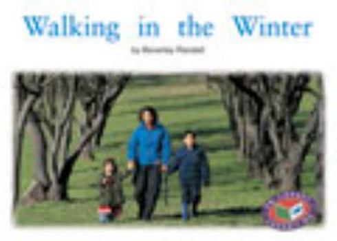 Paperback Walking in the Winter PM Non Fiction Level 14&15 Time and Season Green Book