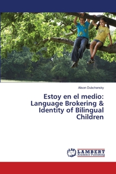 Paperback Estoy en el medio: Language Brokering & Identity of Bilingual Children Book