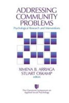 Paperback Addressing Community Problems: Psychological Research and Interventions Book