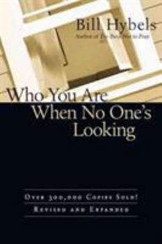 Paperback Who You Are When No One's Looking: Choosing Consistency, Resisting Compromise Book