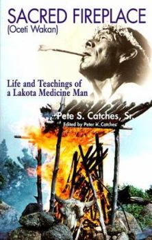 Paperback Sacred Fireplace (Oceti Wakan): Life and Teachings of a Lakota Medicine Man Book