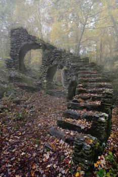 Madame Sherri Castle Ruins in New Hampshire Journal: 150 Page Lined Notebook/Diary