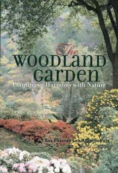 Paperback The Woodland Garden: Planting in Harmony with Nature Book