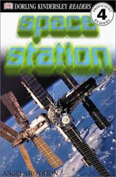 Paperback DK Readers: Space Station, Accident on MIR (Level 4: Proficient Readers) (DK READERS LEVEL 4) Book