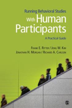 Paperback Running Behavioral Studies with Human Participants: A Practical Guide Book