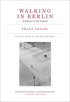 Hardcover Walking in Berlin: A Flaneur in the Capital Book
