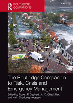 Paperback The Routledge Companion to Risk, Crisis and Emergency Management Book