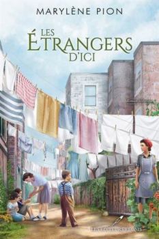 Paperback Les Étrangers d'Ici [French] Book