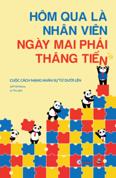 Paperback Growing Weeders Into Leaders [Vietnamese] Book