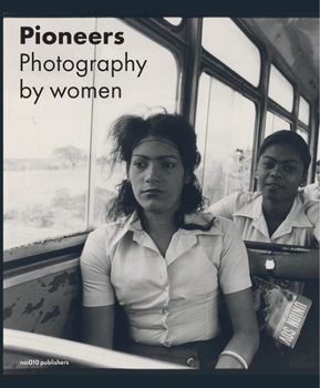Hardcover Pioneers: Photography by Women Book