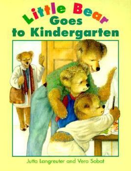 Paperback Ltle Bear Goes to Kindergarten Book