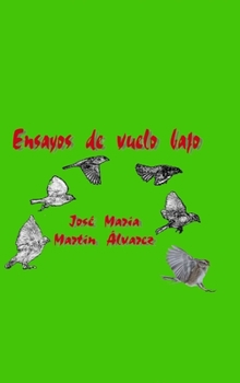 Hardcover Ensayos de vuelo bajo [Spanish] Book