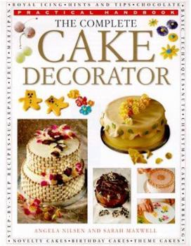 Paperback The Complete Cake Decorator Book