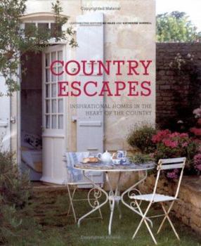 Hardcover Country Living : Inspirational Homes in the Heart of the Country Book