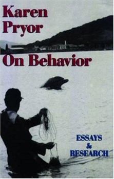 Paperback Karen Pryor on Behavior: Essays & Research Book