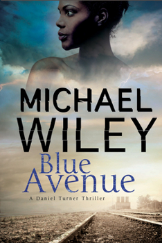 Hardcover Blue Avenue [Large Print] Book