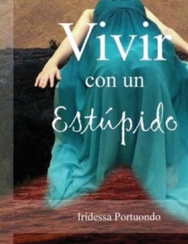 Paperback Vivir con un Estúpido [Spanish] Book