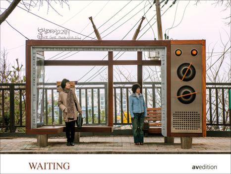 Hardcover Waiting: People in Transit [German] Book