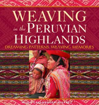 Paperback Weaving in the Peruvian Highlands: Dreaming Patterns, Weaving Memories Book