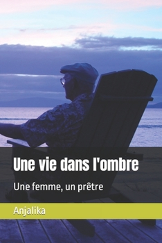 Paperback Une vie dans l'ombre: Une femme, un prêtre [French] Book