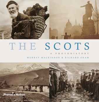 Paperback The Scots: A Photohistory Book