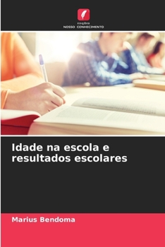 Paperback Idade na escola e resultados escolares [Portuguese] Book