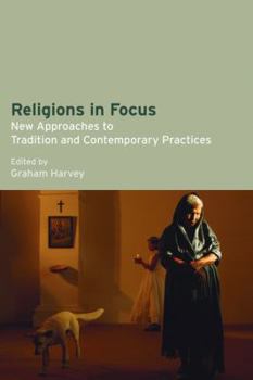 Paperback Religions in Focus: New Approaches to Tradition and Contemporary Practices Book