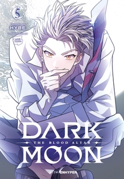 Paperback Dark Moon: The Blood Altar, Vol. 5 (Comic) Book