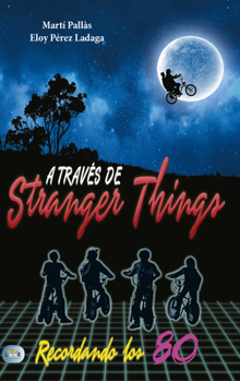 Paperback A Través de Stranger Things: Recordando Los 80 [Spanish] Book