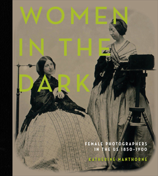 Hardcover Women in the Dark: Female Photographers in the Us, 1850-1900 Book