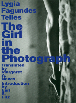 Paperback The Girl in the Photograph Book