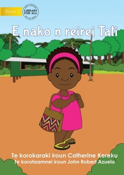 Paperback Tati Goes to School - E nako n reirei Tati (Te Kiribati) Book