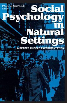 Paperback Social Psychology in Natural Settings: A Reader in Field Experimentation Book