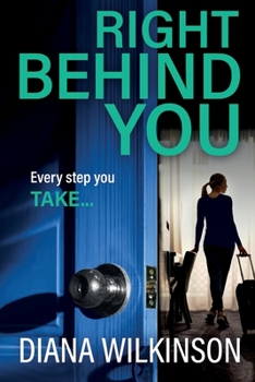 Paperback Right Behind You [Large Print] Book