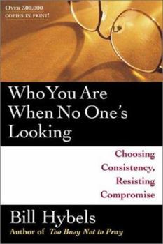 Paperback Who You Are When No One's Looking: Choosing Consistency, Resisting Compromise Book
