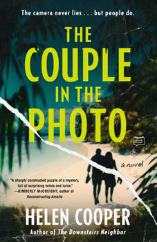 Paperback The Couple in the Photo Book