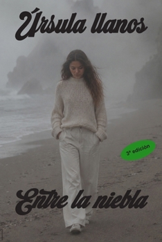 Paperback Entre la niebla [Spanish] Book