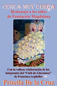 Paperback Cerca muy Cerca [Spanish] Book